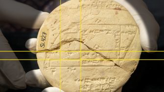 Close up of Si.427  geometry clay tablet showing straight lines drawn to create boundary lines of fileds