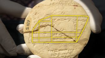 Close up of Si.427  geometry clay tablet highlighting boundary lines that have been drawn onto tablet